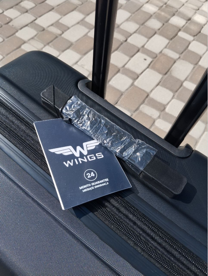 Валіза пластикова Wings 148 чорний L Валіза пластикова Wings 148 чорний L
